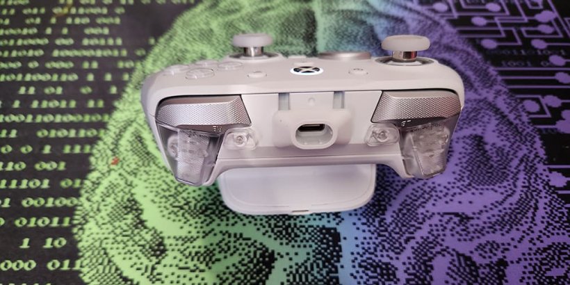 Top down view of G7 Pro sitting on charging dock