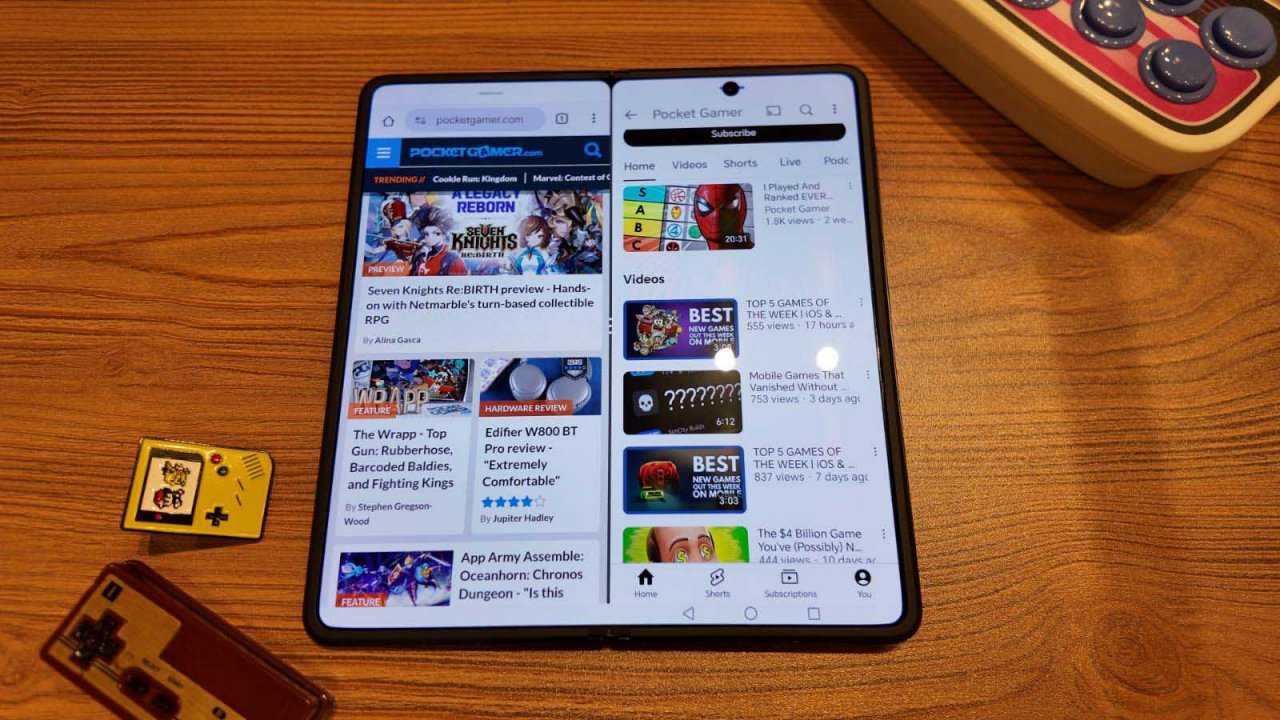 two apps on a split screen open simultaneously