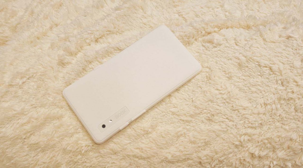 the back casing of the textured e-reader on a couch