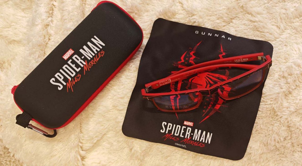 spider man themed glasses case and cloth