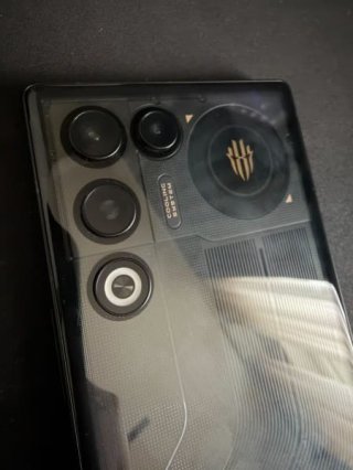 back of the redmagic 11 air with the cameras and flash