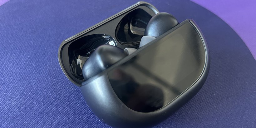 TOZO NC20 Earbuds with the screen off