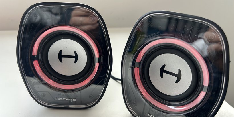 Red lights on the Edifier G1000 II Speakers