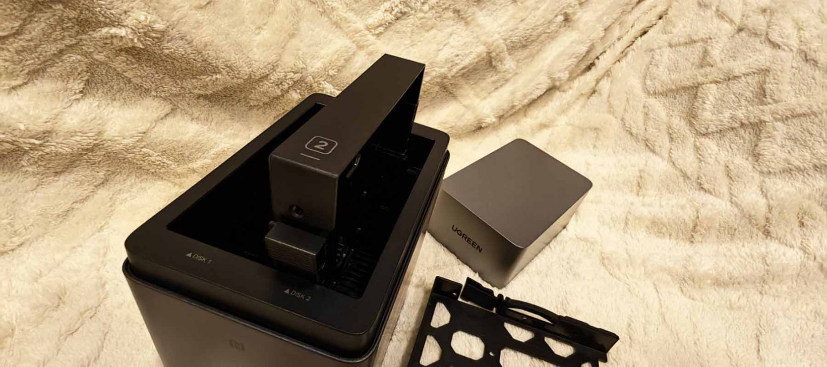 a slot for inserting a hard drive into the nas