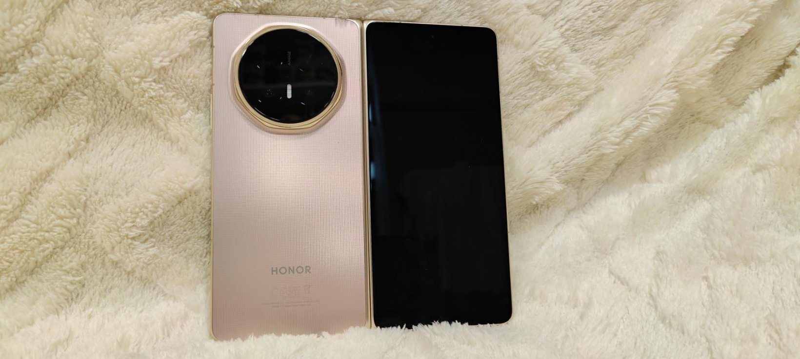 the honor magic v6 unfolded back view