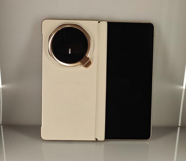 the back case attached to the v6