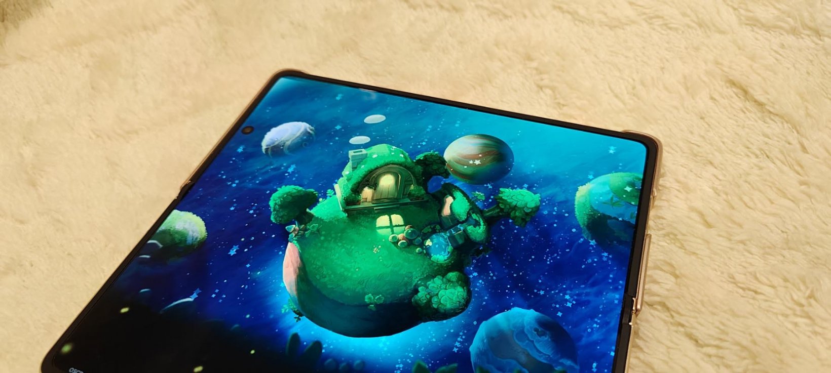 the full unfolded screen showing a screenshot from the game petit planet