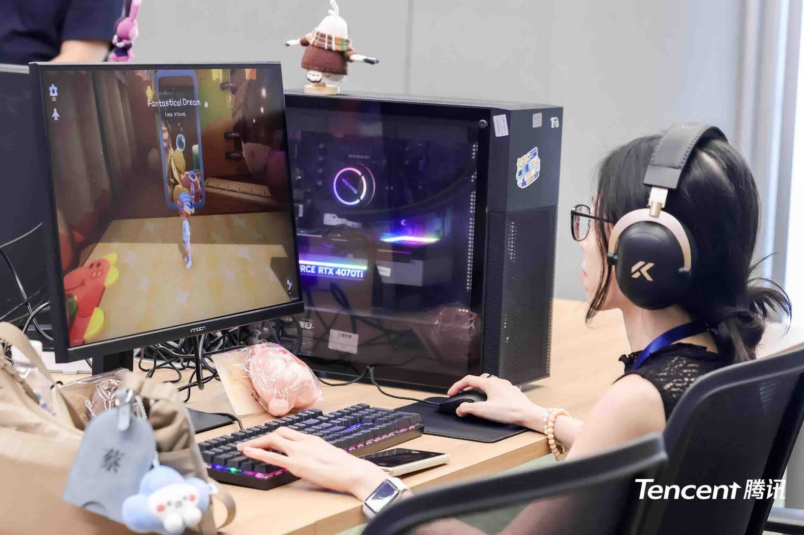 female player playing animula nook on pc