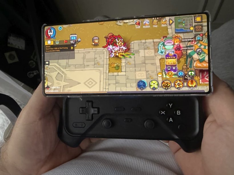 playing soul knight prequel on the m6 controller