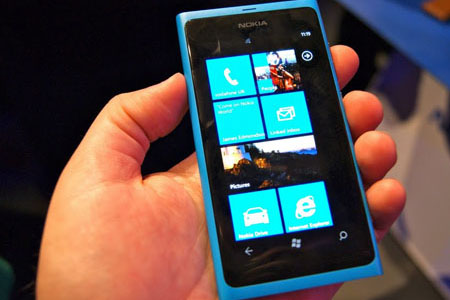 Unboxing of Nokia's Lumia 800