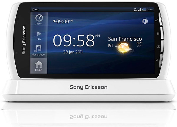 White Xperia Play to be exclusive to 02 in the UK