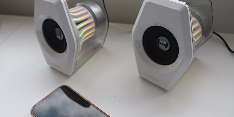 Front view of the Hexcate g2000 pro speakers