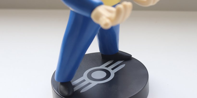 Close up of the base of the Vault Boy Cable Guys Phone holder