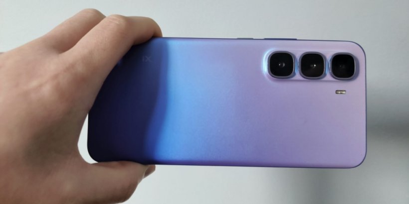 The back of the phone, sporting the Misty Violet colour scheme