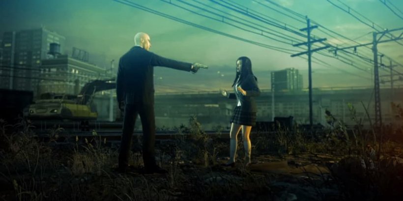 Agent 47 holds Victoria at gunpoint.