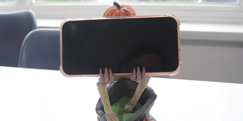 The Cable Guy Pumpkin King holding a phone