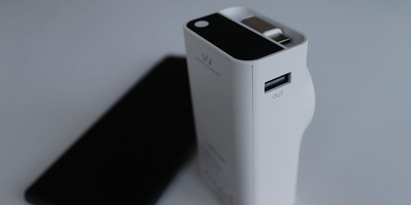 Side view of the IWALK Reel Power Bank charger