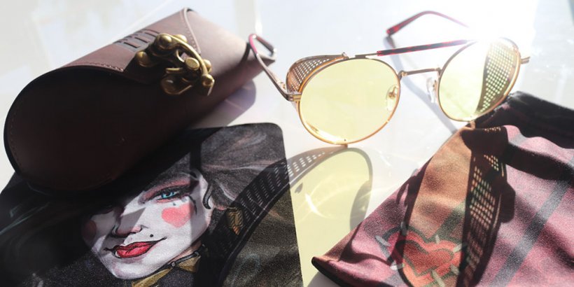 Glasses with accessories