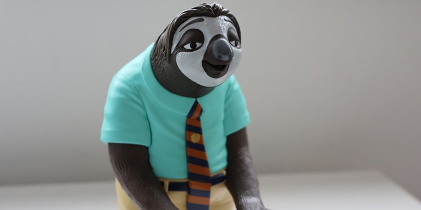 Zootropolis Flash Cable Guy not holding a phone