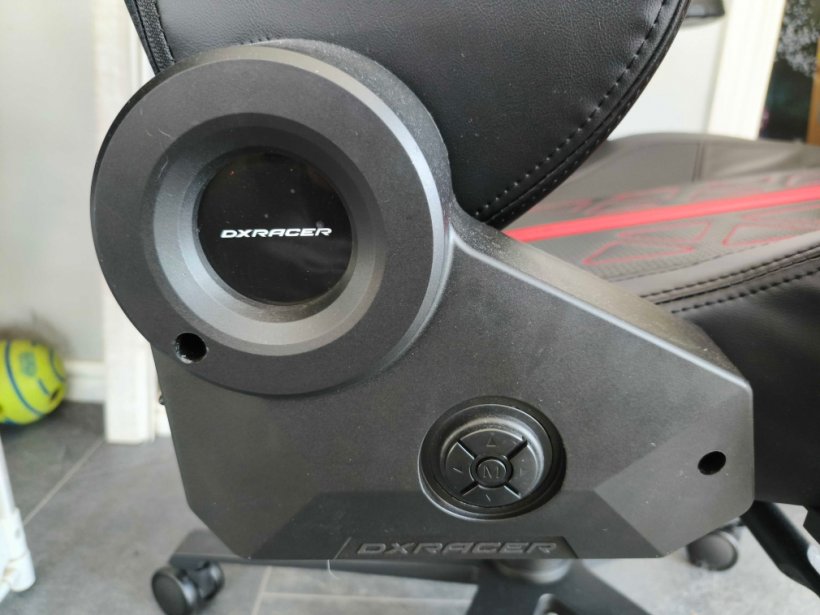 A d-pad which controls the massage function and lumbar support