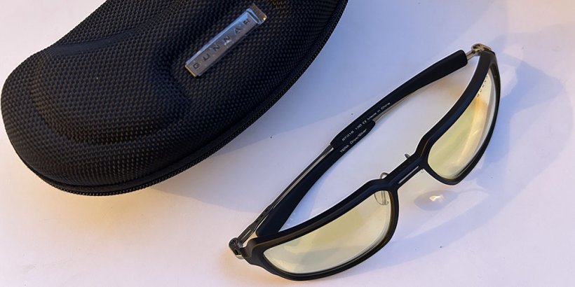 Top view of the Gunnar Tera glasses and case
