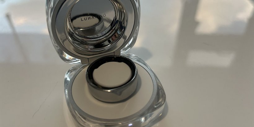 Luna Smart Ring in the case