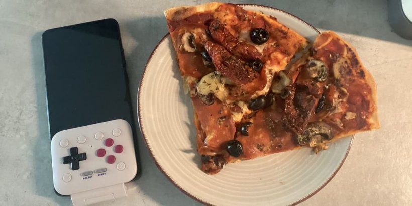 FlipPad with pizza.