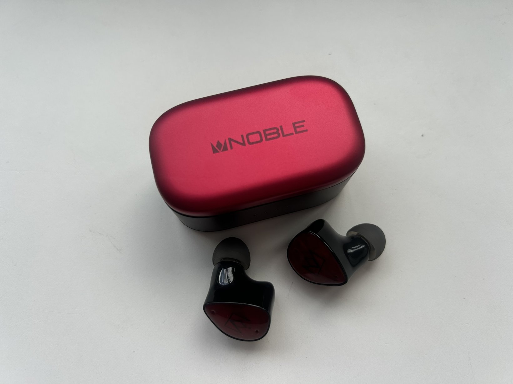 Noble Fokus Amadeus outside of the case